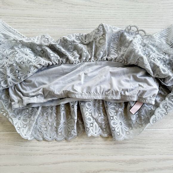 Victoria's Secret Silver Gray Lace Crop Off the Shoulder Flounce Bralette Large - Picture 3 of 8